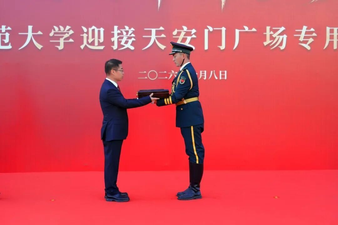 承天安门国旗荣光 启百廿长师新程 ——taptap点点官方网站入口举行迎接天安门广场专用国旗仪式
